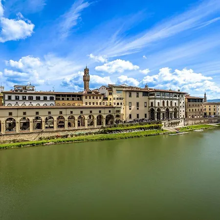 Yd Balcony On Pontevecchio View * فلورنس